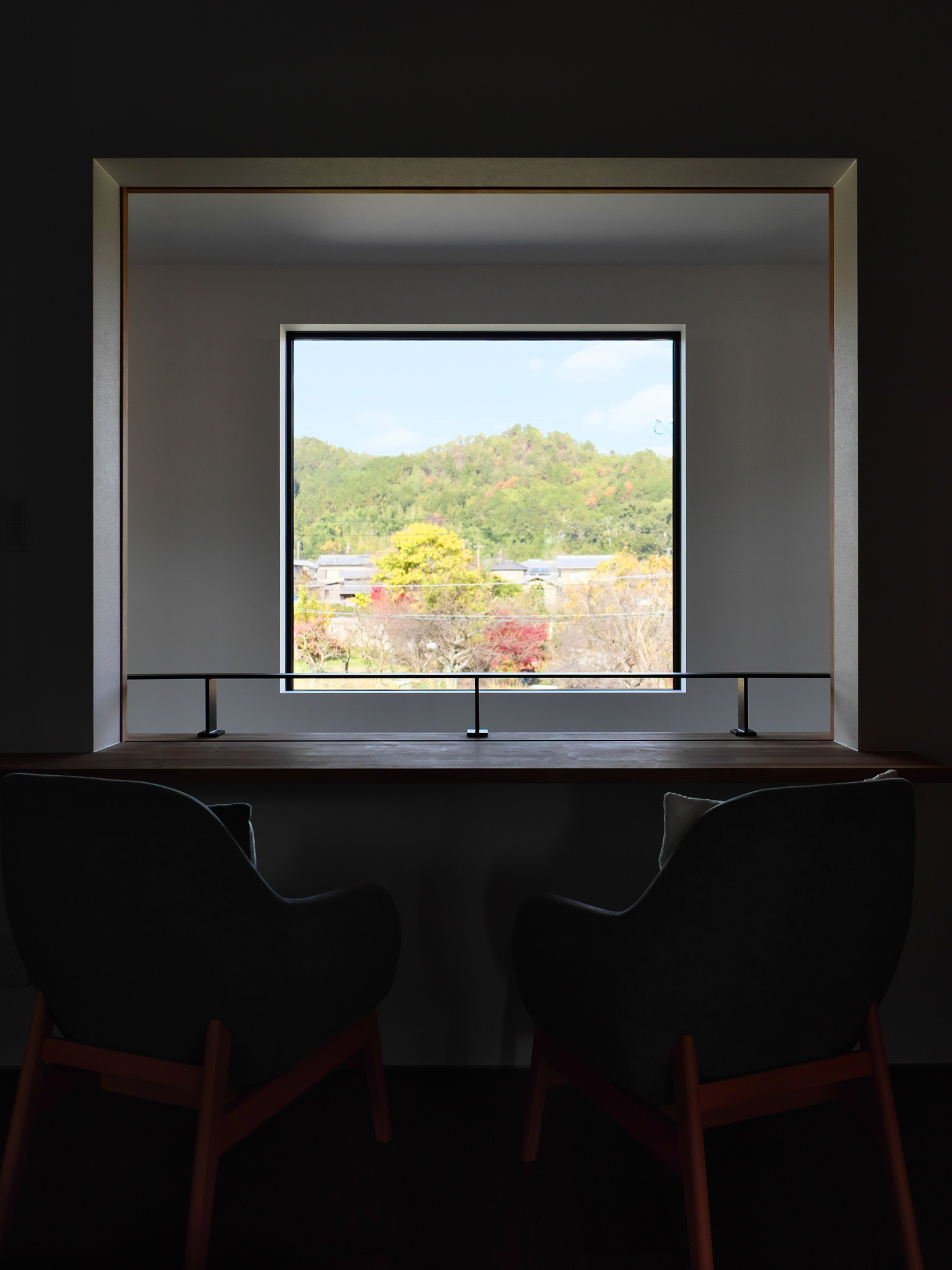 寝室から吹き抜け越しに景色を眺めます。