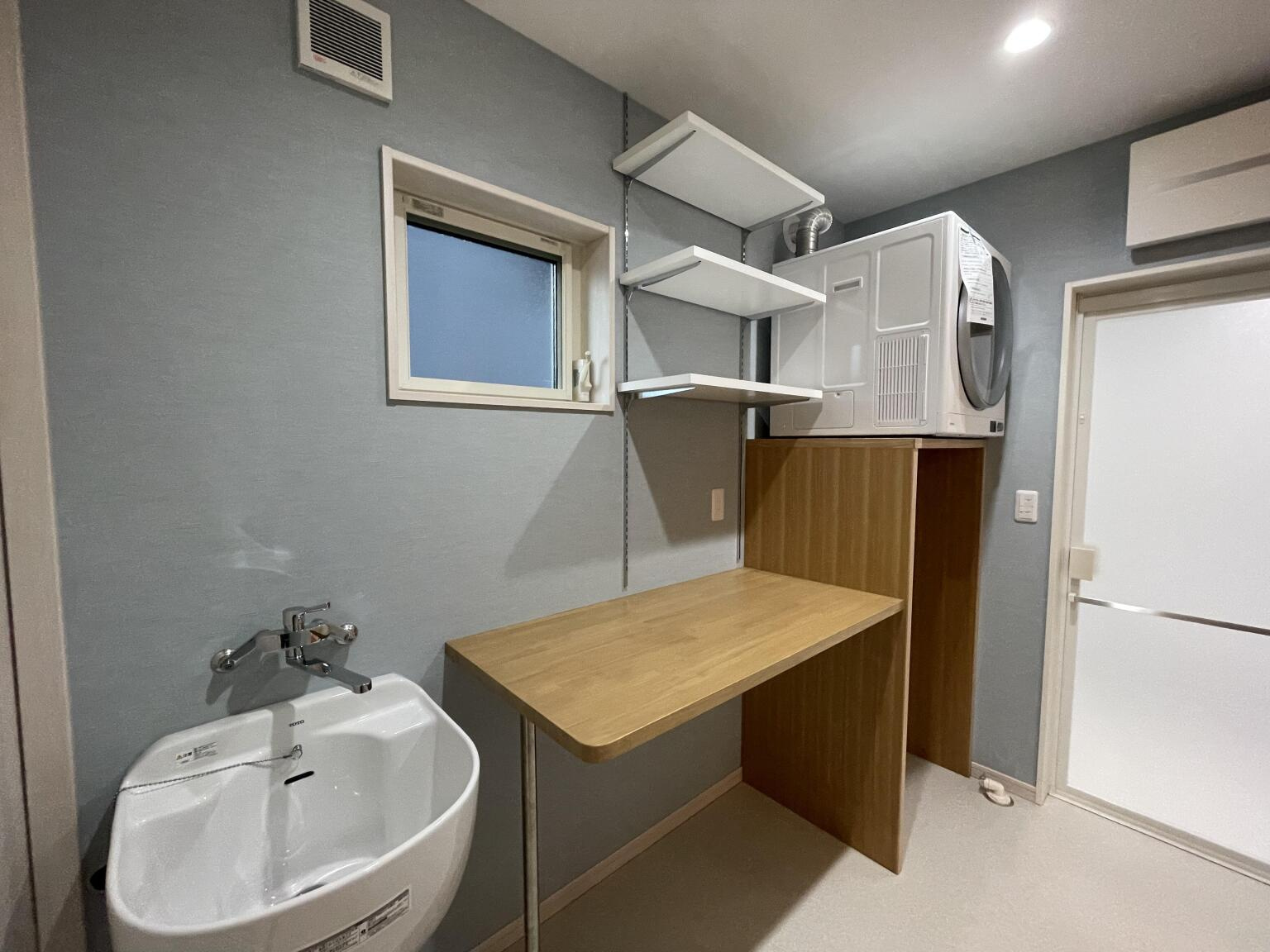 何に使うにも便利な造作棚