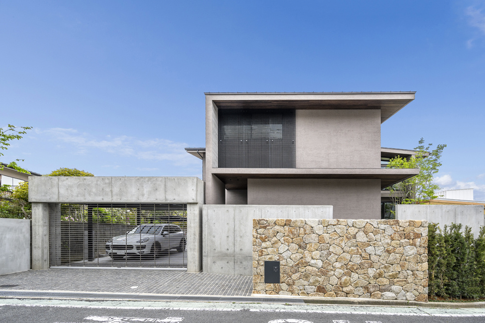 【大阪】外からの視線を遮るプライバシーを守るためのデザインを取り入れた外観