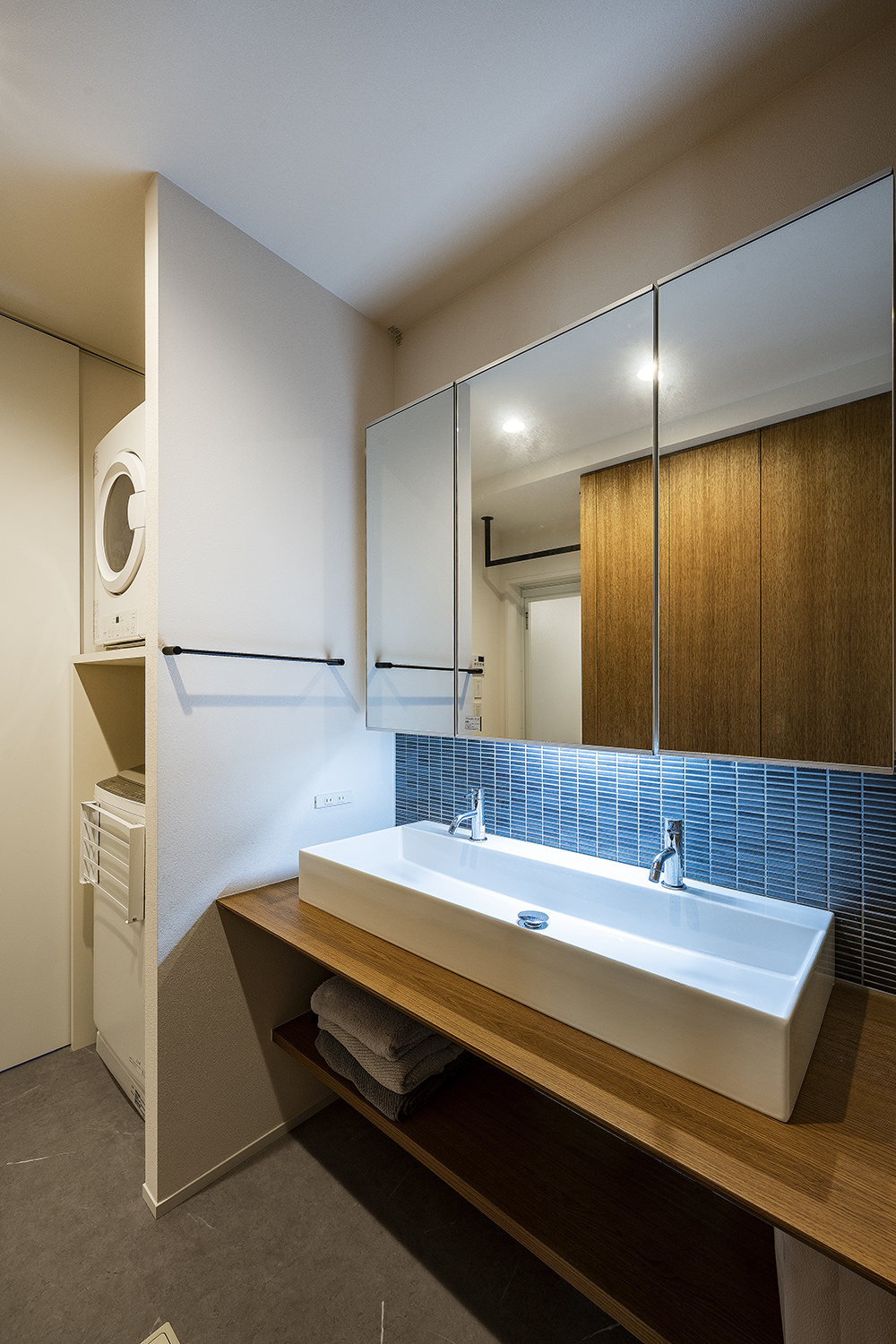 【神戸】シンプルですっきりとした造作洗面台