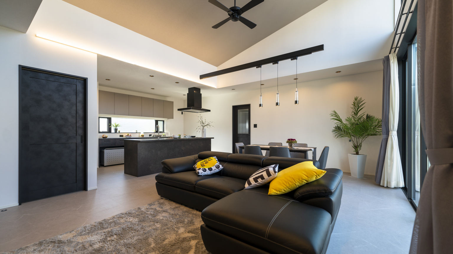 勾配天井のLDK②