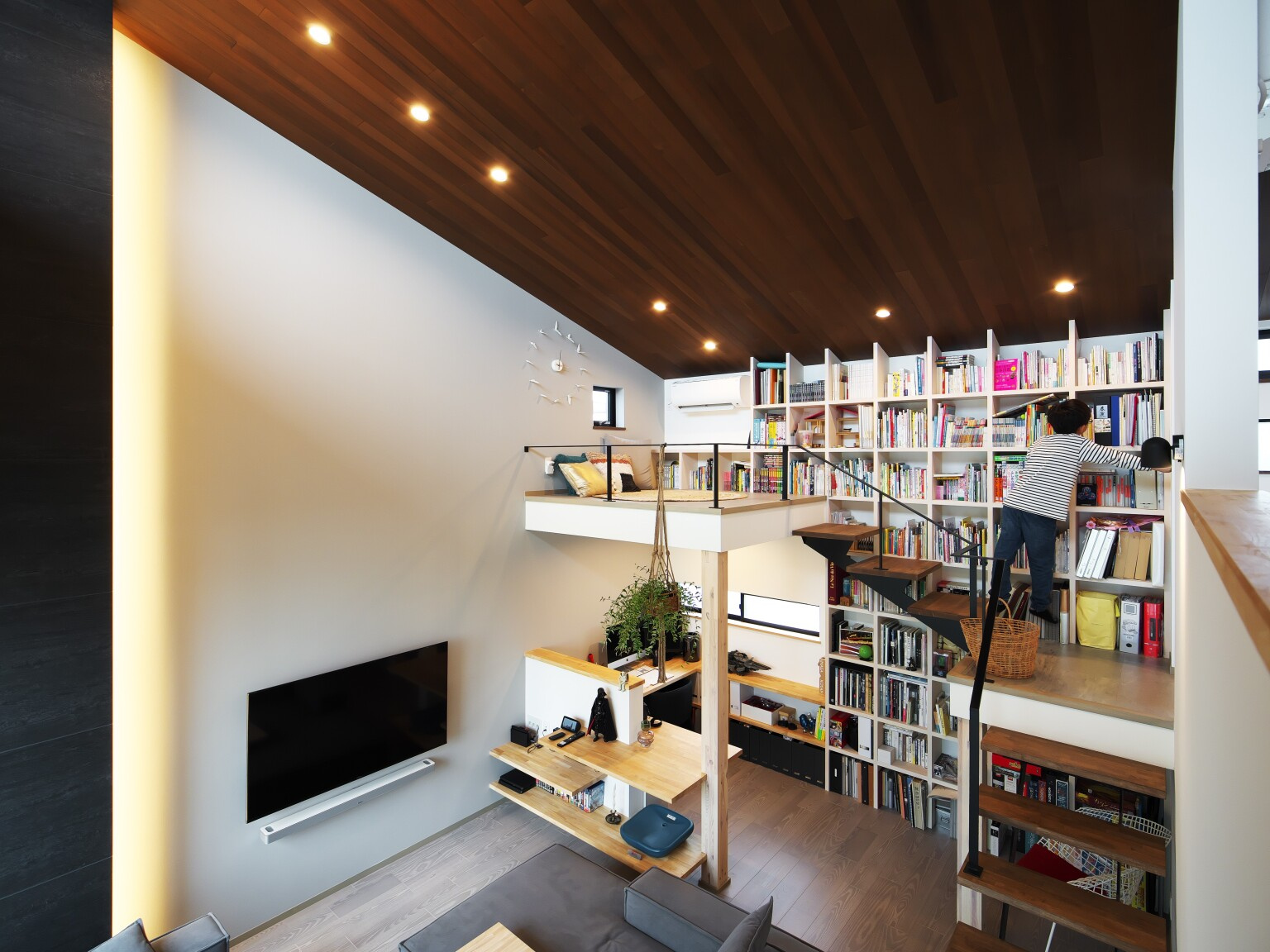 外までのびる中二階リビング