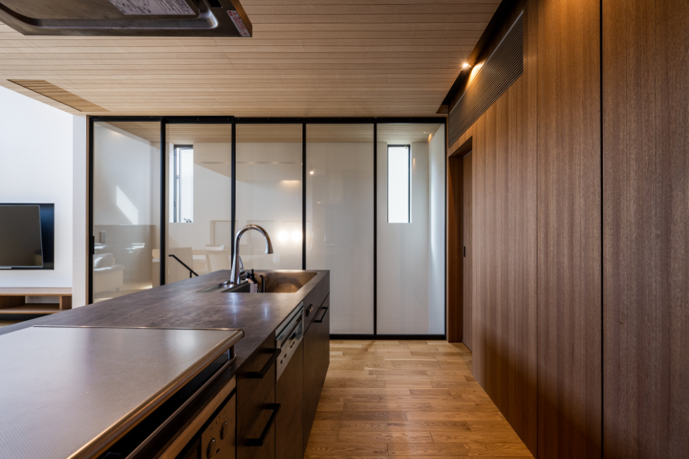 【神戸】ガラスパーテーションで抜け感のある開放的な空間に