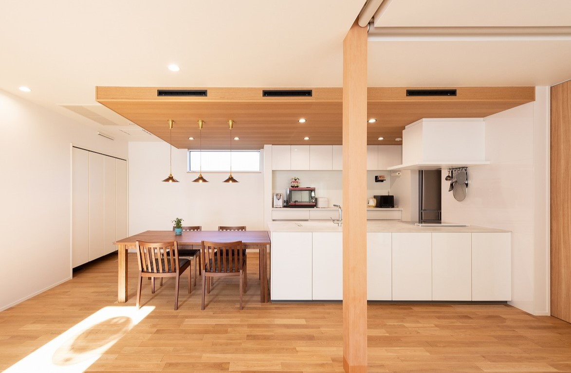 光と風が巡る、家族の笑顔が響き合う豊かな暮らし｜アウトドアリビング×スキップフロア