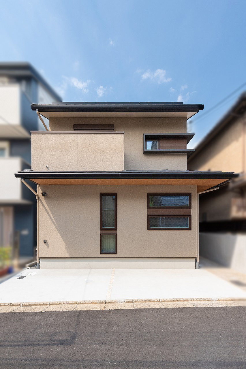 水平ラインとコーナーが印象的なデザインの外観