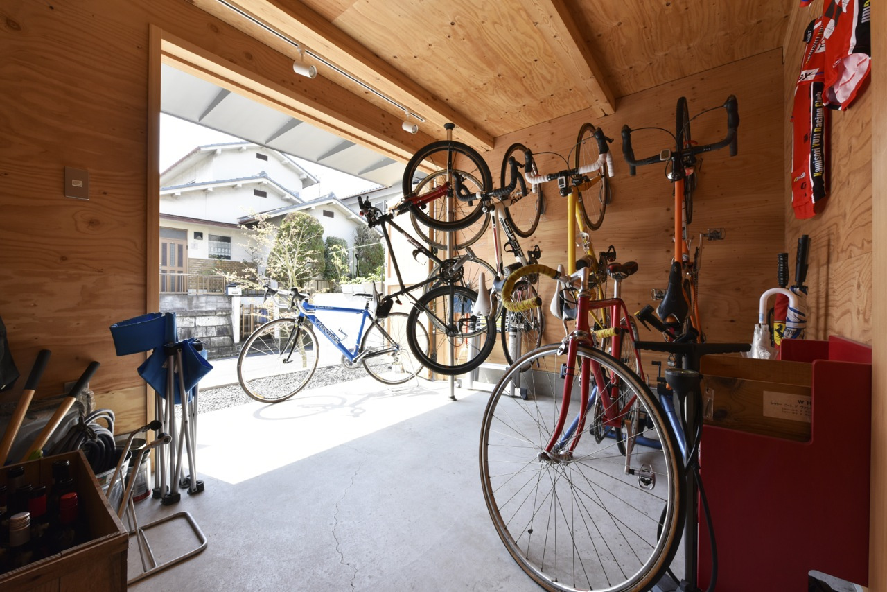 趣味の自転車を楽しむゆったり使える土間コンクリートの玄関スペース