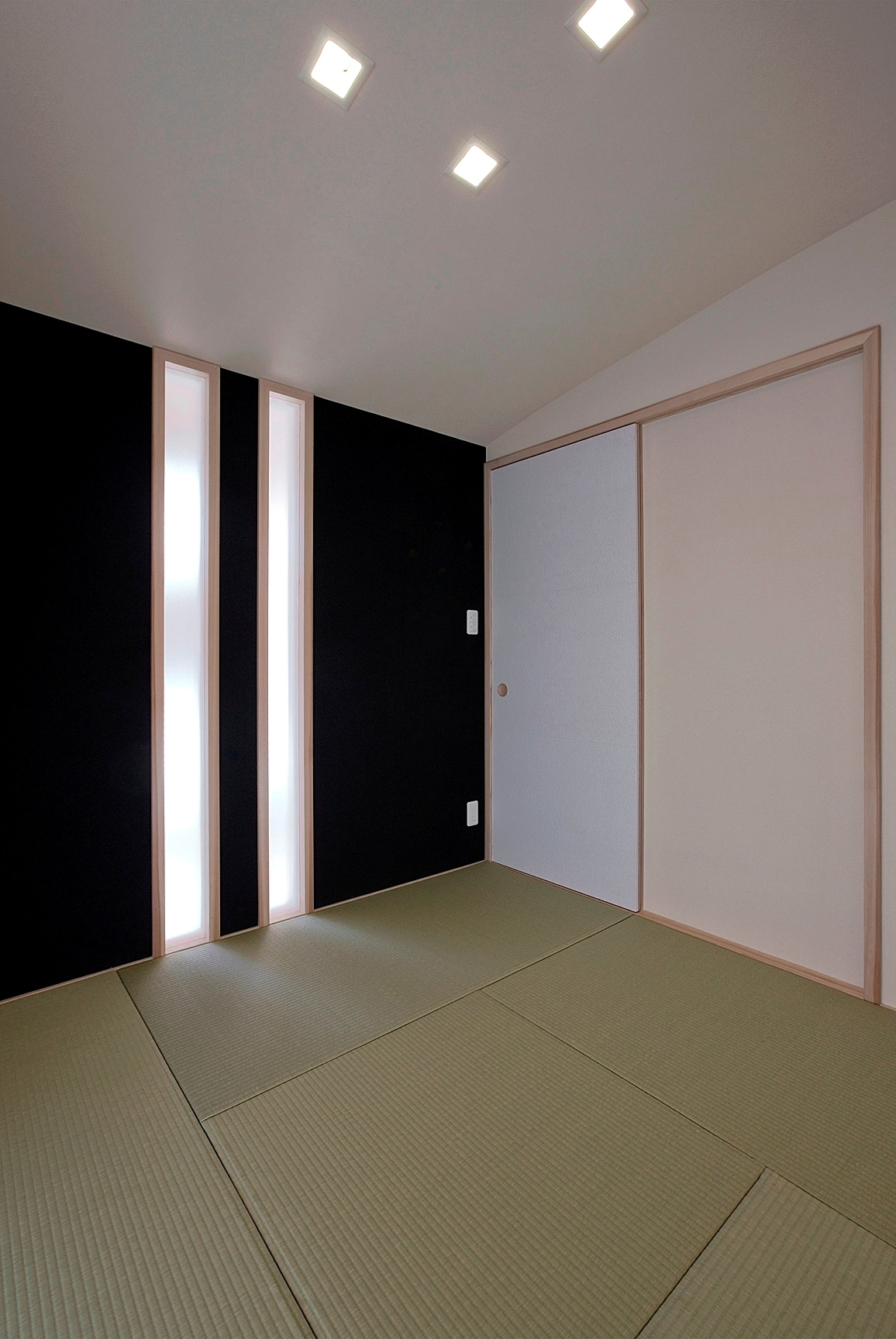 2Ｆに中庭のあるビルトインガレージの3階建て住宅