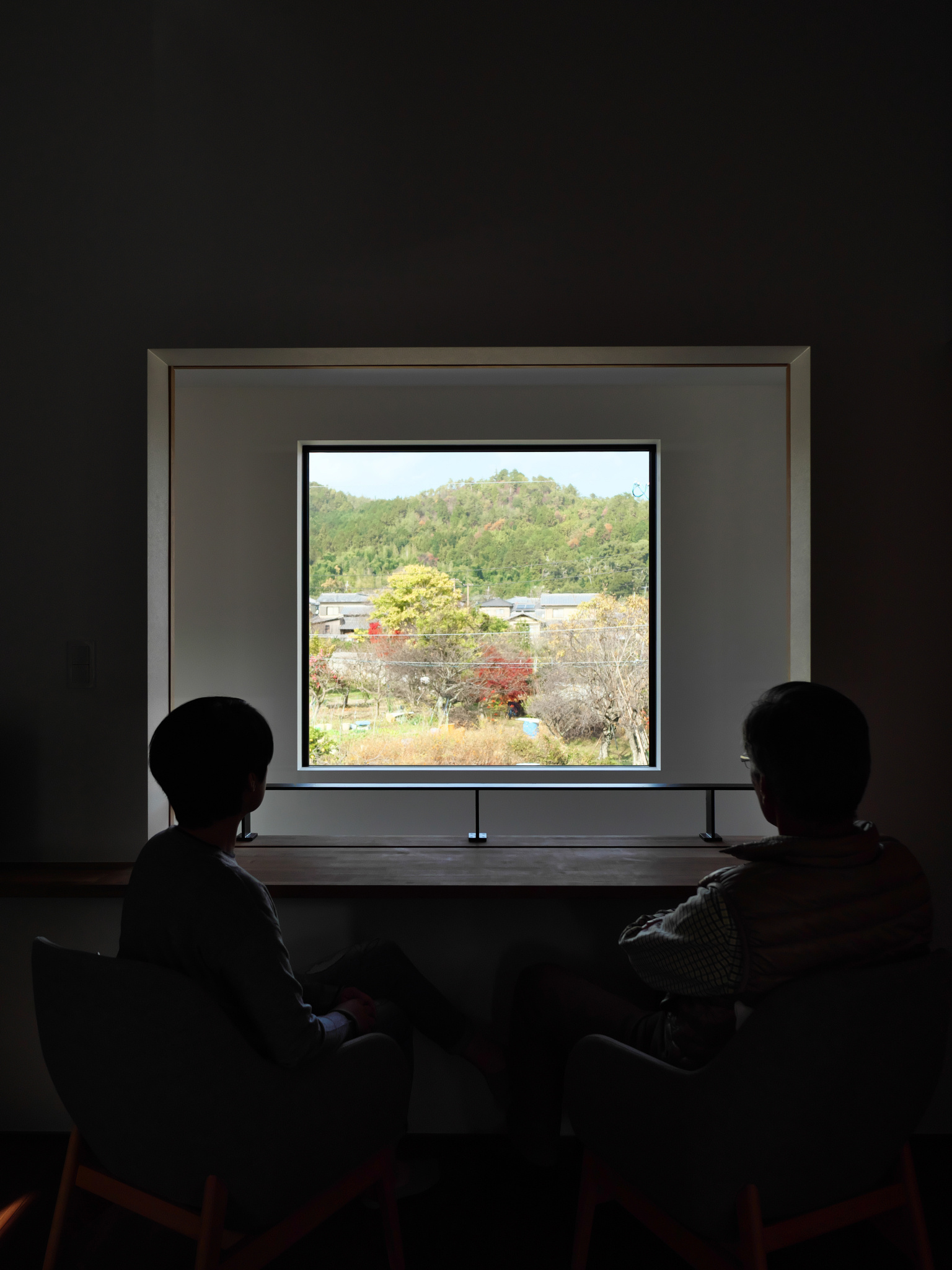 寝室から吹き抜け越しに景色を眺めます。