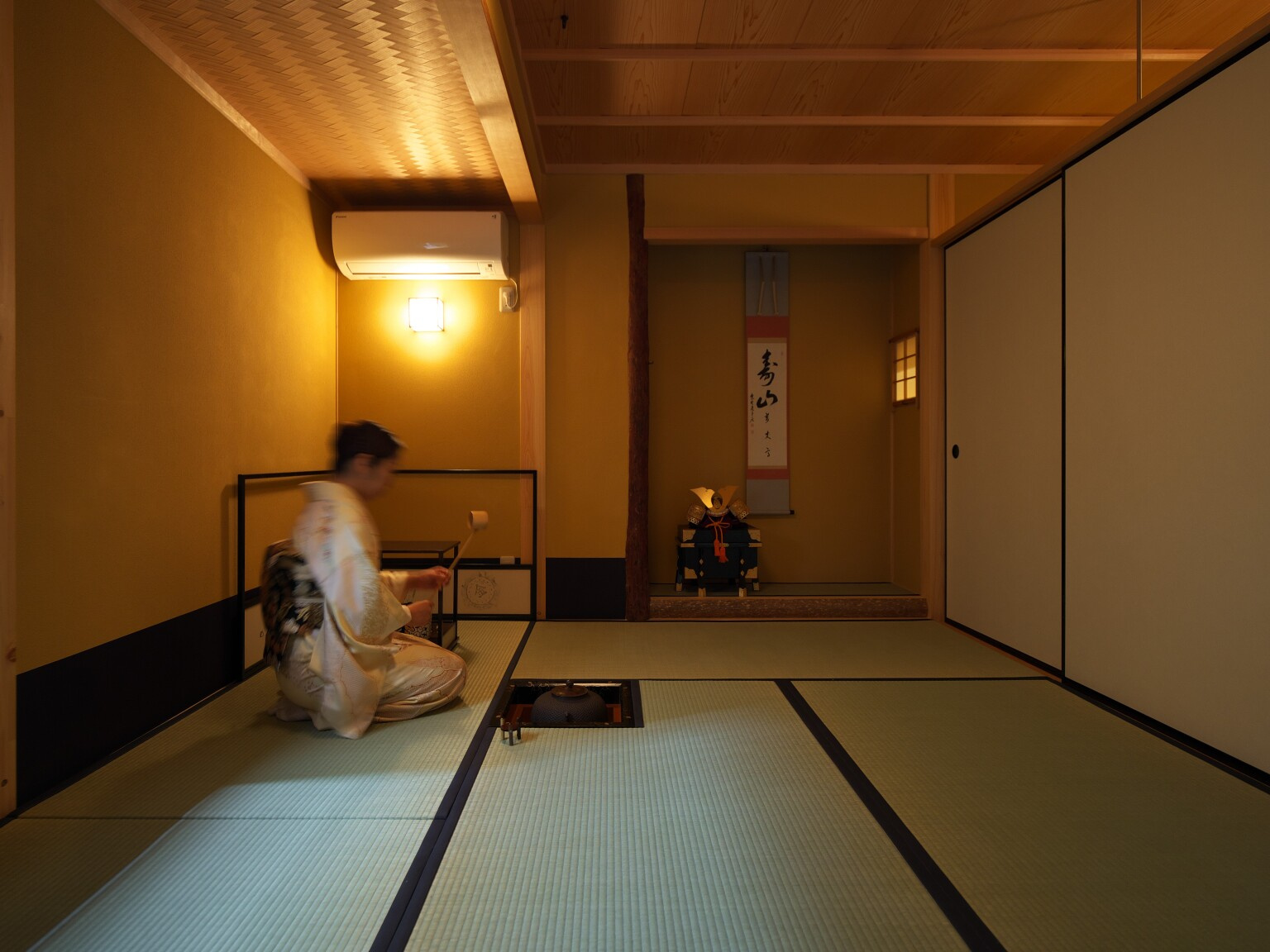 一階奥の茶室は静寂の空間